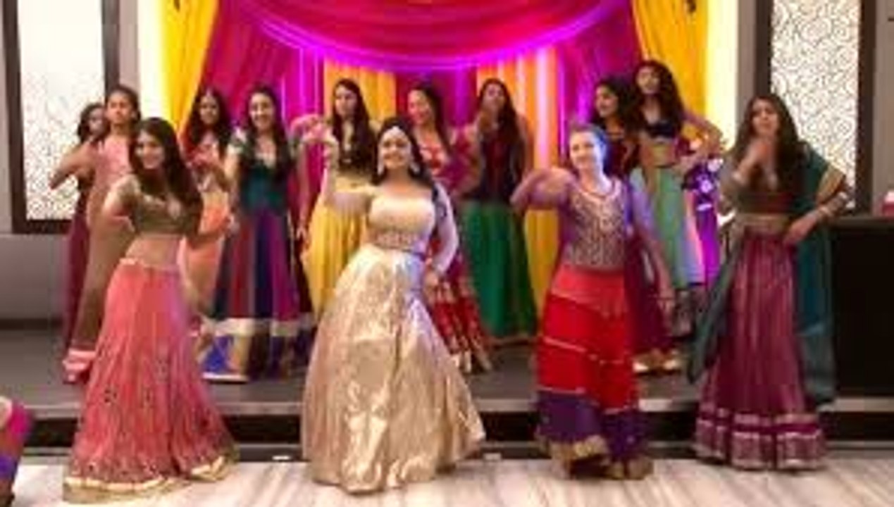 Karachi Wedding Girls Group Dance On | Larke o Re Larke | HD
