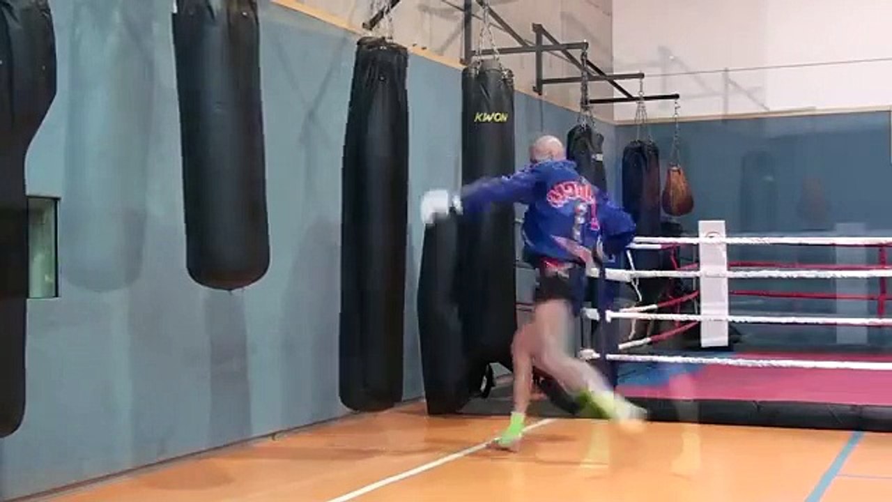 Entrenamiento de saco de Muay Thai