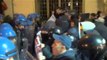 PROTESTA NE ROME PERPLASJE ME POLICINE KUNDER LINJES HEKURUDHORE TAV LAJM