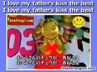 Şarkı Söylerken Kendinden Geçen Koreli Küçük Kızın Mega Küçüklüğü