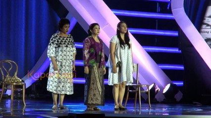 Dewi Sandra Berbalut Kain Kalimantan di FFI 2015
