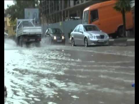 PEZULLOHET PUNA NE PORTE KOHA E KEQE SJELL EDHE PERMBYTJE NE DURRES DHE VLORE LAJM