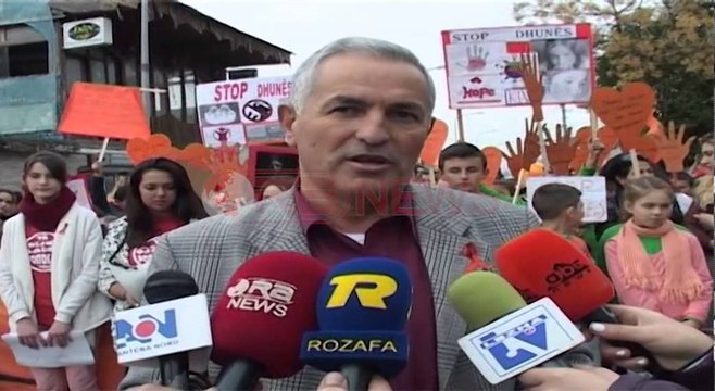 Lezhë, Marshim i nxënësve ndaj dhunës në familje- Ora News- Lajmi i fundit-