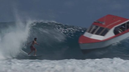 Em vídeo com 'vacas', Medina desvia de lancha no mar