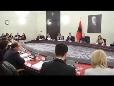 VENDIMET E QEVERISE KABINETI MIRATON RRITJE PAGASH PER MJEKET DHE INFERMIERET LAJM