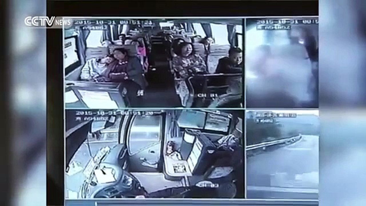 HORRIBLE... THE PASSENGER BUS, ROLLED AND CRUSHED THE BUS THAT FELL INTO THE ABYSS