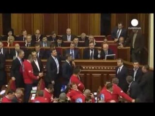 DHUNA NE UKRAINE VIDEO TRONDITESE TREGOJNE BRUTALITETIN E POLICISE LAJM