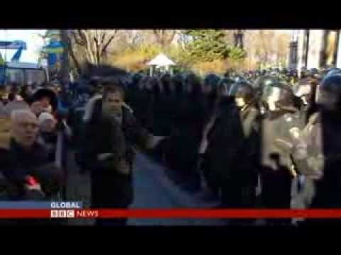 PROTESTAT NE UKRAINE PERENDIMI ESHTE I SHOKUAR NGA DHUNA E PERDORUR NE RRUGE LAJM