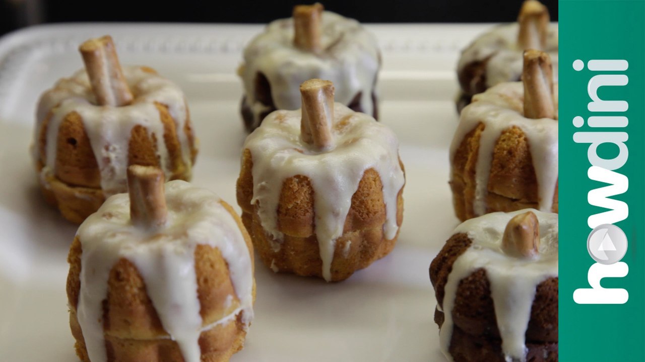 How to Make Mini Pumpkin Spice Cakes