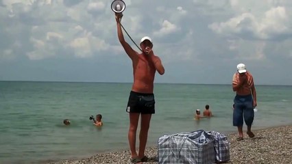 Вован продает пирожки на пляже))))))))))))