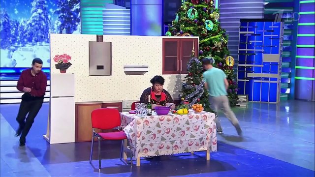Подготовка к Новому году в самой обычной семье.