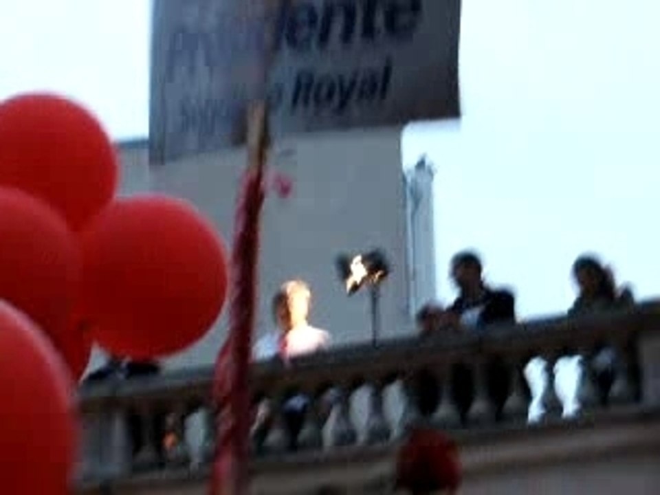 Ségolène au balcon 1