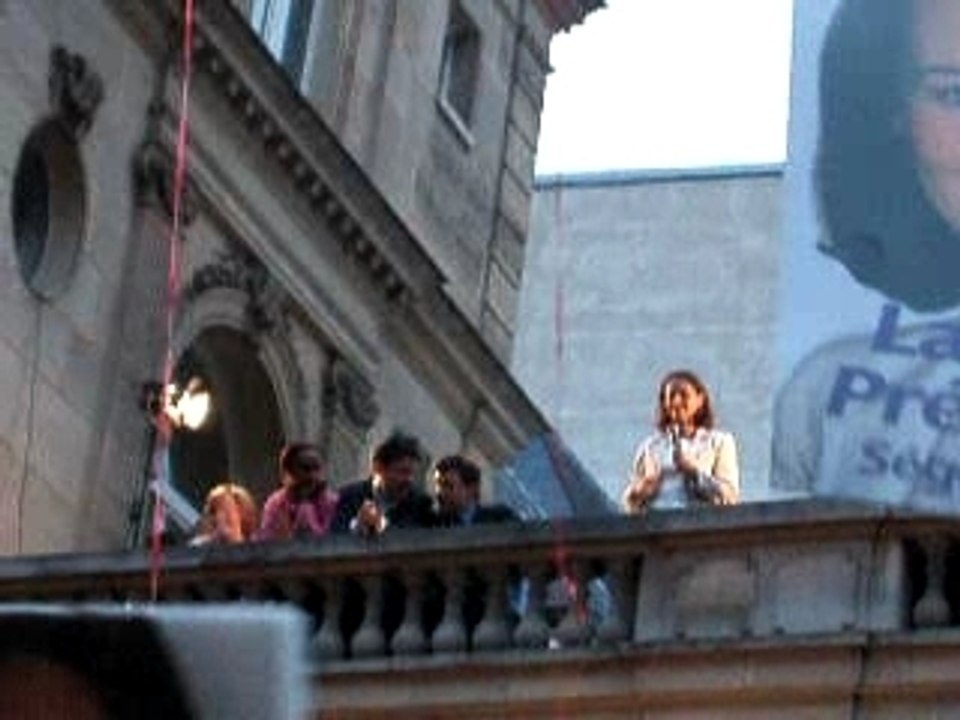 Ségolène au balcon 2