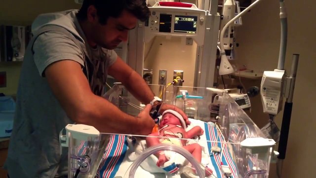 Maulana Tariq Jameel gave Azaan in Veena Malik's daughter ear from Makkah