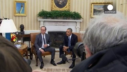 Hollande: le kell zárni a török-szíriai határt