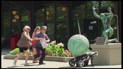 Statue Crushes Crying Baby Prank