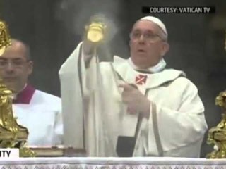 KRISHTLINDJA NE BOTE BESIMTARET FESTOJNE QE NGA BETHLEHEMI NE VATIKAN LAJM