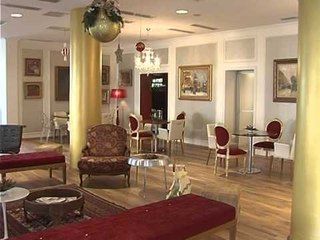 FESTIMET E FUNDVITIT SHQIPTARET FESTOJNE NE SHTEPI,PAK PRENOTIME NE LOKALE LAJM