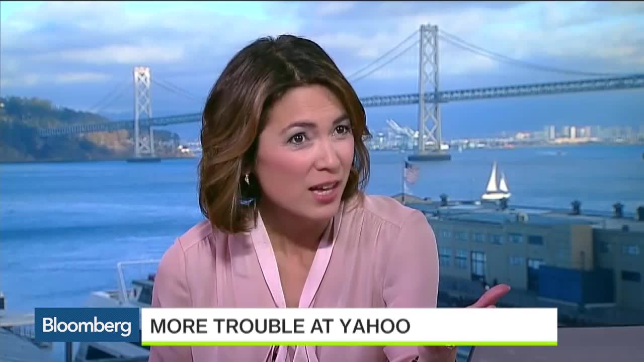 Yahoo's Mayer Faces Pressure as Execs Exit