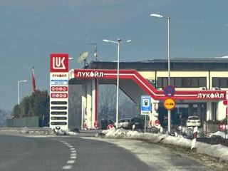 SKANDAL NE MAQEDONI KARBURANTI I PERZJER ME UJE DEMTON DHJETRA AUTOMJETE LAJM