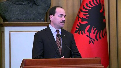 PRESIDENTI NISHANI PRET GAZETARET
