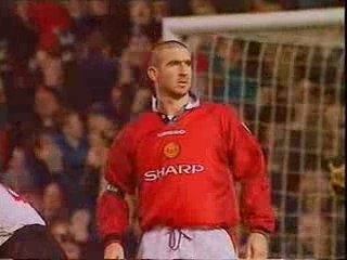 Cantona petit lob en lucarne