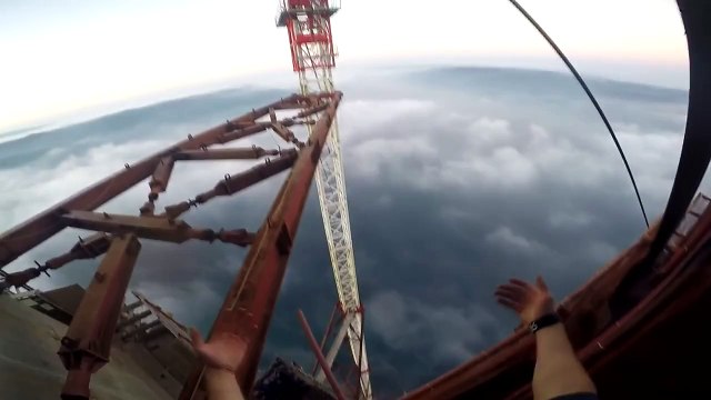 Daredevil climbers scale Istanbul bridge for dizzying selfie