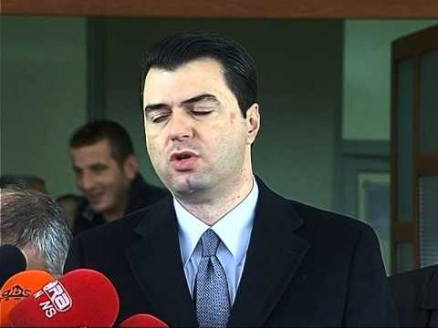 BERBERI NE GJENDJE TE RENDE BASHA VIZITE NE SPITAL KRYETARIT TE KOMUNES QENDER NE VLORE LAJM