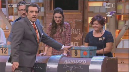 Flavio Insinna e la concorrente emozionata