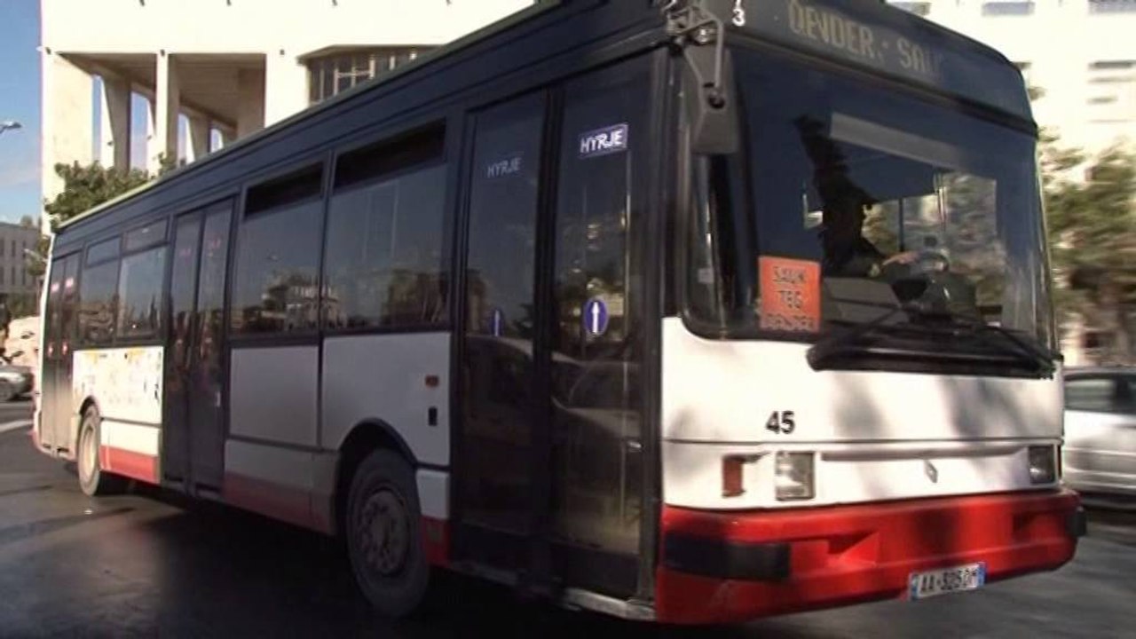 AUTOBUZET URBANE NE GREVE