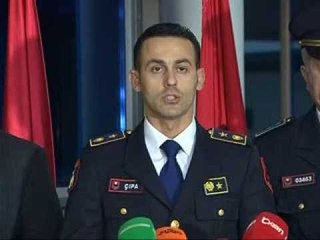 ZBULOHEN SHPERTHIMET POLICIA ZBARDH AUTORESINE E NJE SERE ATENTATESH ME EKSPLOZIV LAJM