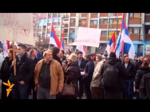 PROTESTOJNE SERBET KERKOJNE NE MITROVICE LIRIMIN E LIDERIT OLIVER IVANOVIÇ LAJM