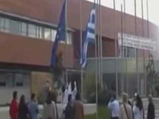 SHQIPTARI 13 VJEÇAR ÇESHTJE PENALE NE KAVALLA DOGJI FLAMURIN GREK NE SHKOLLE LAJM