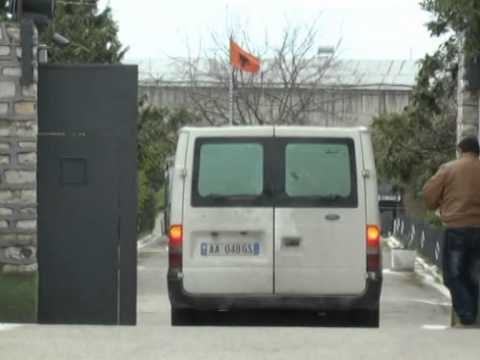 BURGU I RROGOZHINES NDJEKJE PENALE DY TE BURGOSURVE PER VENIEN E FLAKEVE NE QELI LAJM