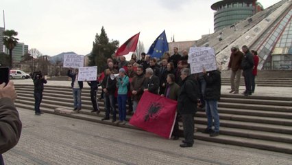 VAZHDOJNE PROTESTAT PER RADIKEN