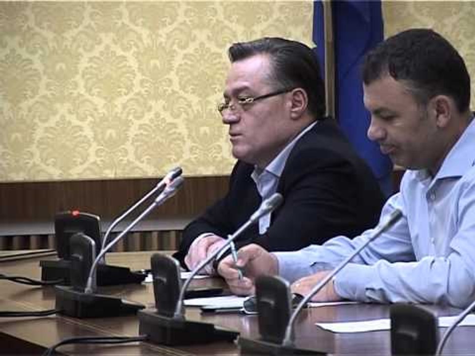 PAGAT E LARTA NE INSTITUCIONE EDHE BORDI I AMF DO KETE TE DREJTE TE CAKTOJE VETE RROGAT LAJM