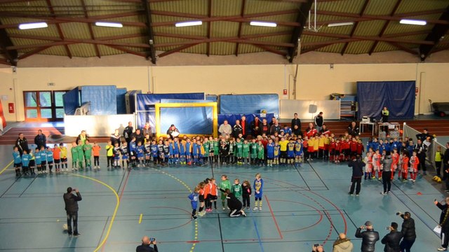 Nos debutants chantent la Marseillaise lors du plateau de l'Uso Lens. Belle hommage.