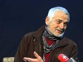 ZHUSTI E NDRENIKA NE SKENE AKTORET E MEDHENJ RIKTHEHEN ME KOMEDINE "DJEMTE GAZMORE" LAJM