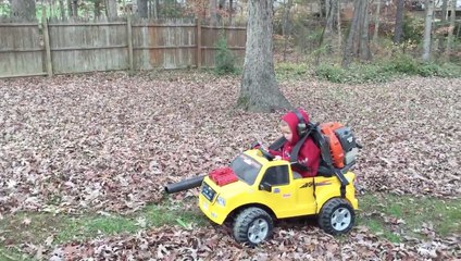 Super papa invente un système pour souffler les feuilles mortes