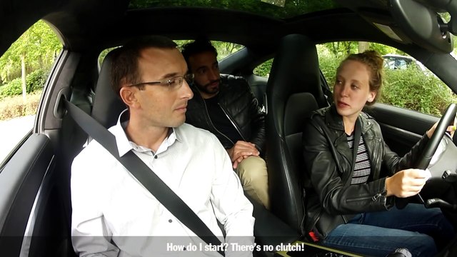 Ces français passent leur permis de conduire à bord d'une Porsche