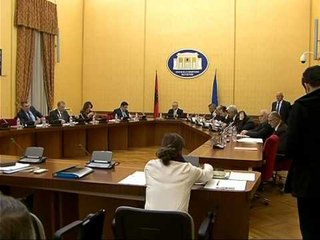 TAKIMI I PD ME ALEATET OPOZITA DISKUTON LIDHUR ME HYRJEN APO JO NE PARLAMENT LAJM