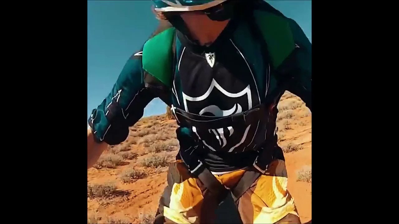 Base Jump en motocross... Dingue!