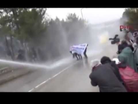 PERLESHJE NE ANKARA STUDENTET PERPLASEN ME POLICINE KUNDER NDERTIMIT TE RRUGES LAJM