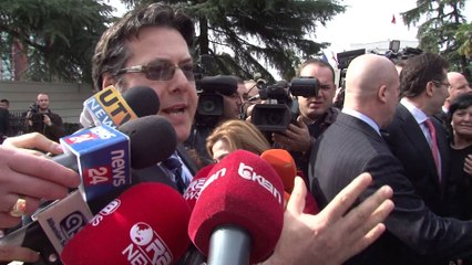 TE LARGUARIT NGA PUNA, PROTESTE PARA PARLAMENTIT