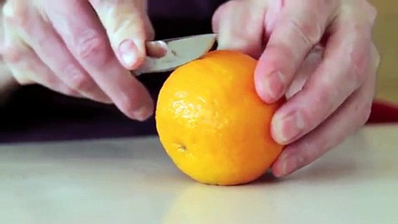 Faire de la peau d'une clémentine un objet de décoration pendant l'hiver