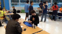 Les 5 personnes les plus rapides pour résoudre un Rubik's Cube - Zapping