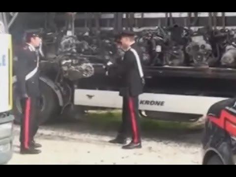 Zapponeta (FG) - Scoperta centrale di riciclaggio auto rubate (25.11.15)