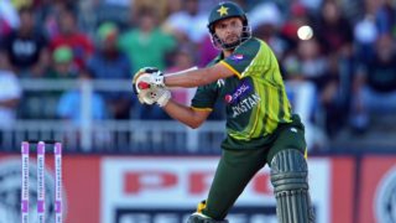 Brilliant legside slip catch Cricket