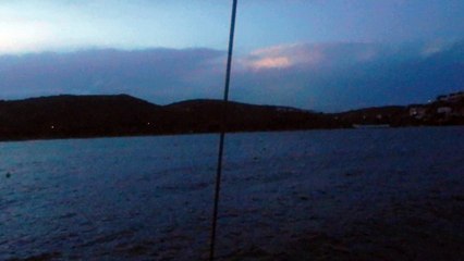 Eclairs vers Olympic Marina, vus du mouillage le soir du 22 octobre 2015