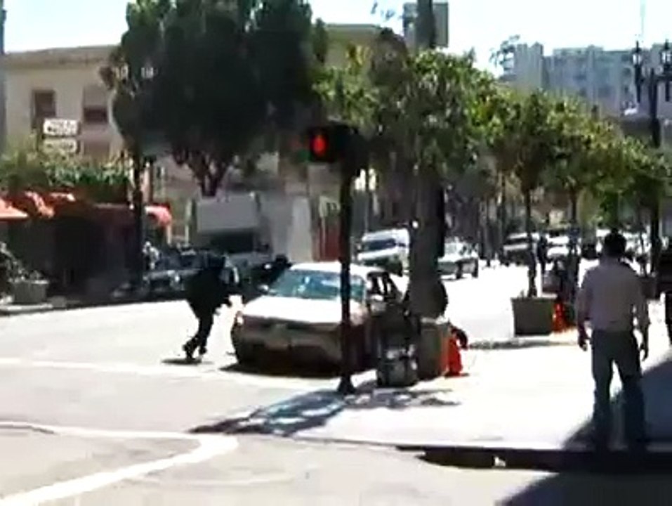 Bank robbers escapes from cops in spectacular way